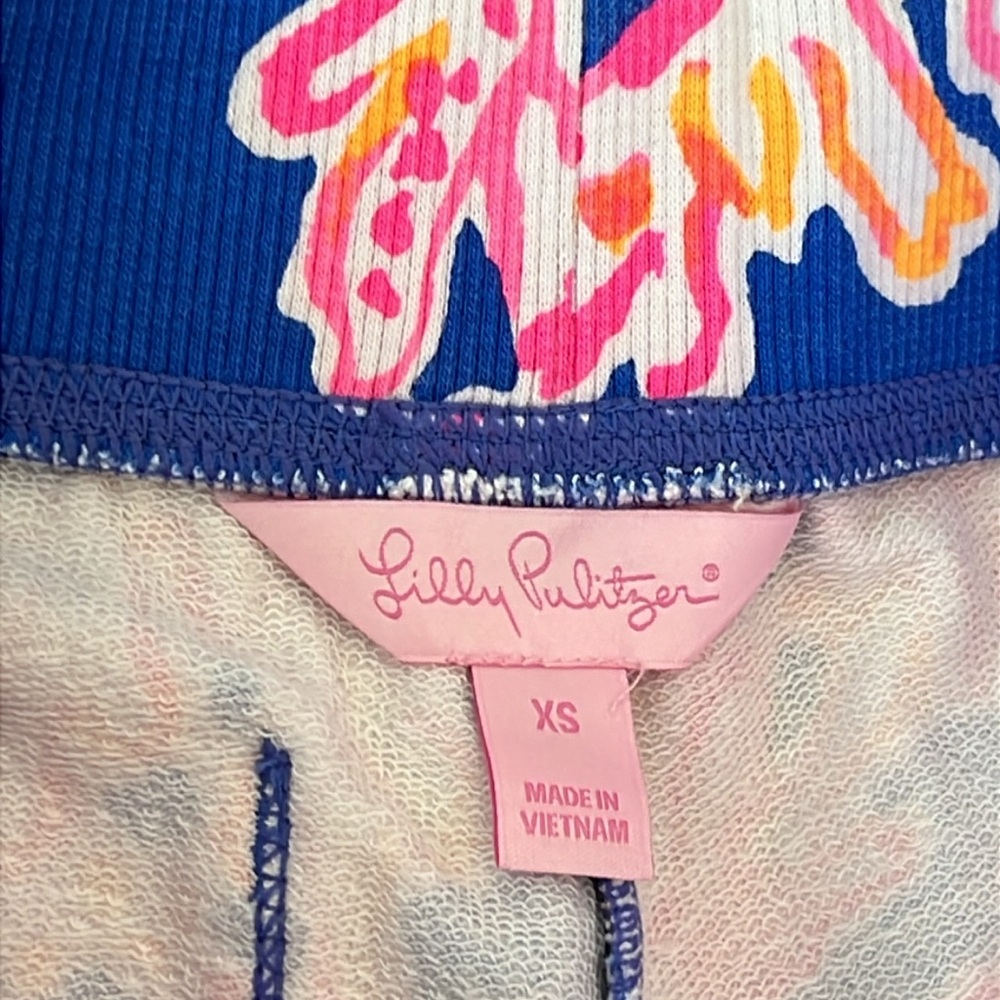 Lilly Pulitzer Electric Blue and Pink Coral Shorts - Picture 5 of 8